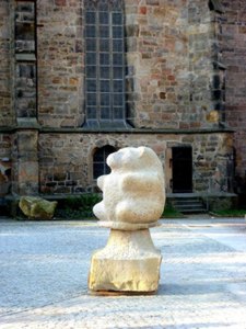 Sandsteinskulptur Gummibärchen